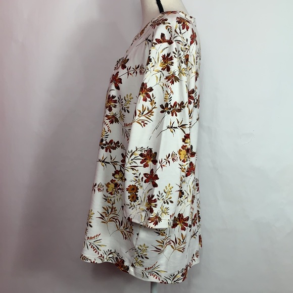 Blair white top with floral print,3/4 length sleeve v-neck button accents - Picture 4 of 5